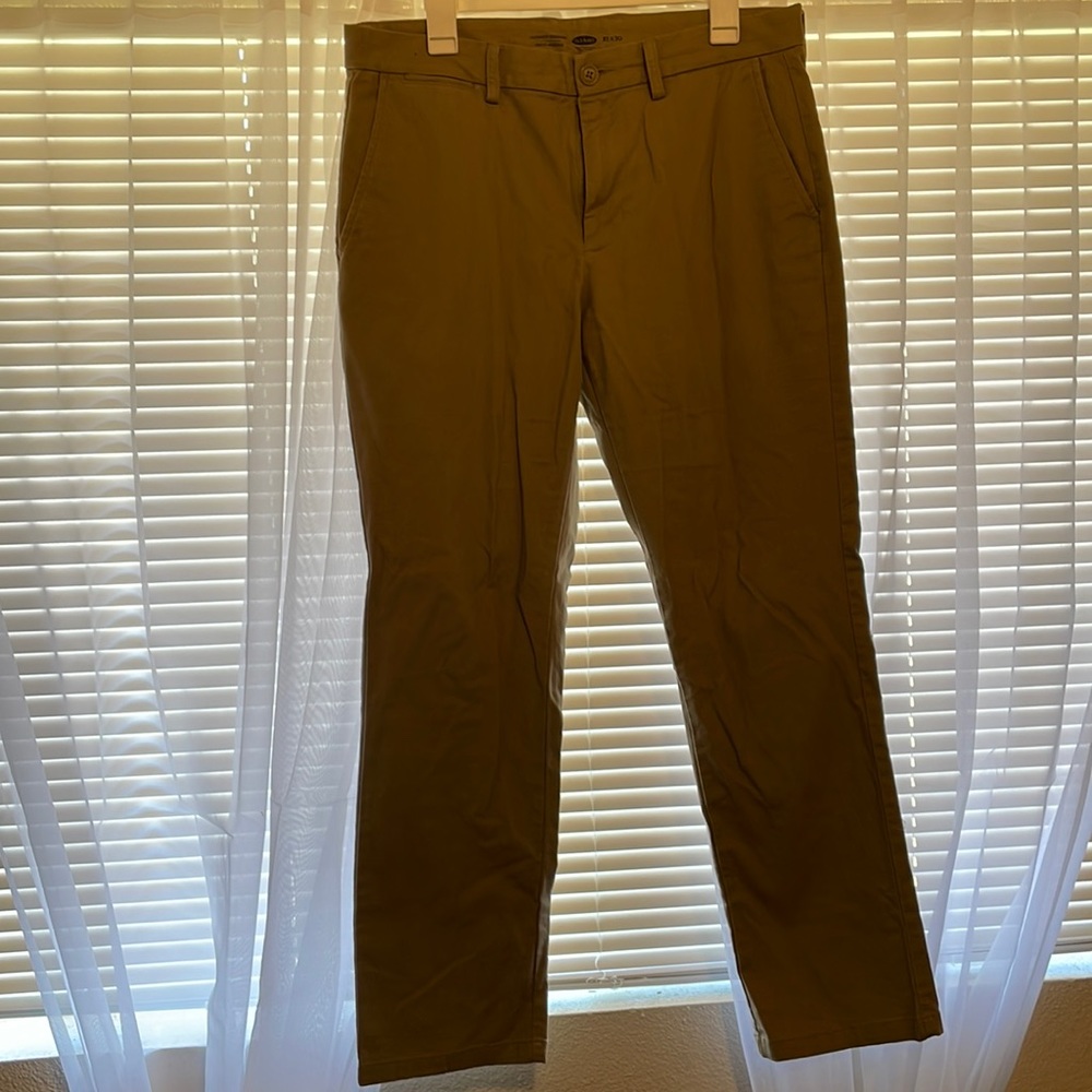 Old Navy men’s khakis. Size 32/30.
